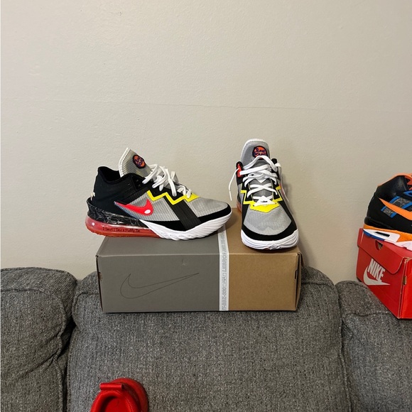 lebron space jam shoes sylvester